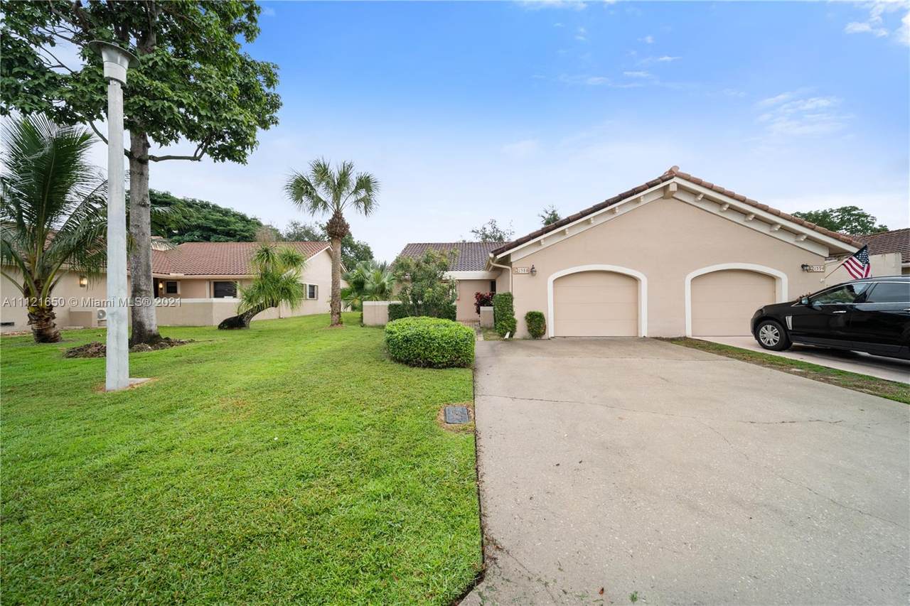 21588 Altamira Ave - Photo 1