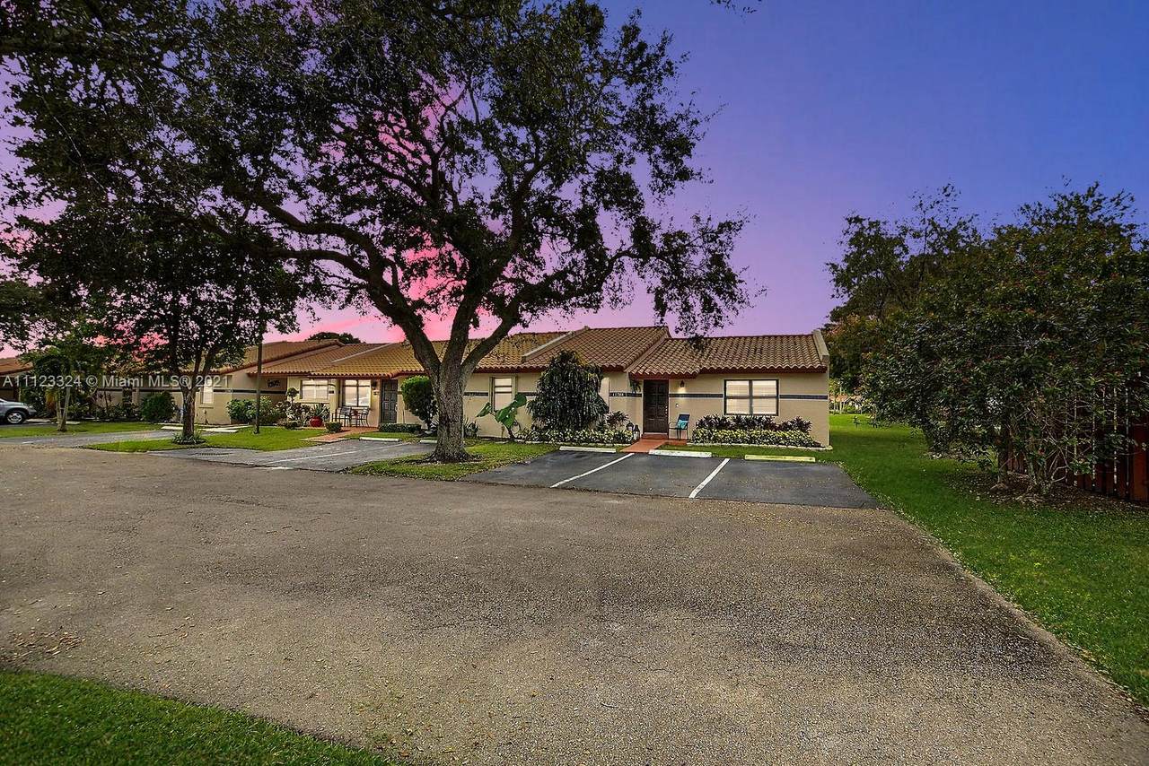 11288 59th Ct - Photo 1