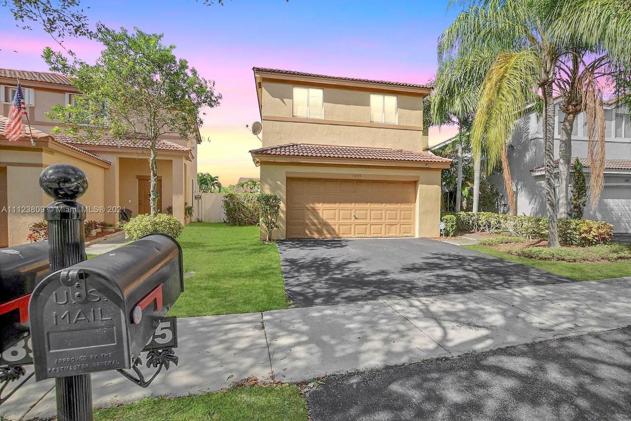 1495 Estancia Cir - Photo 1
