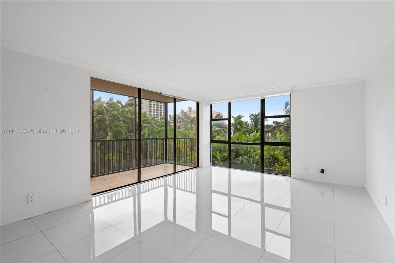 20335 Country Club Dr - Photo 1