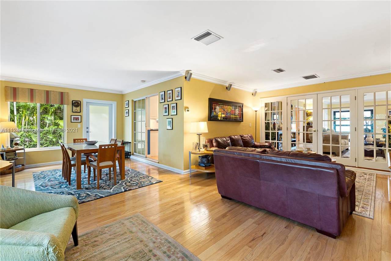 1514 Urbino Ave - Photo 1