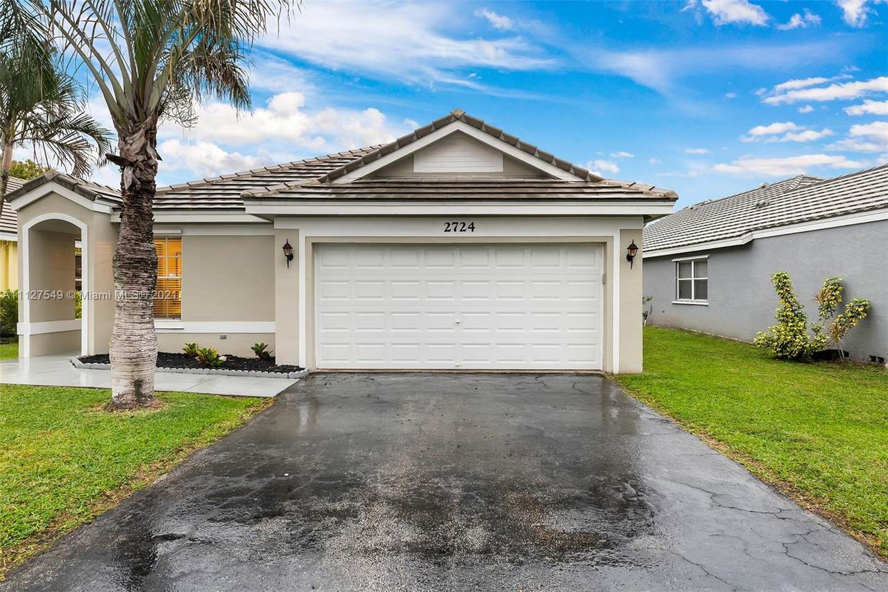 2724 Pinewood Ct - Photo 1