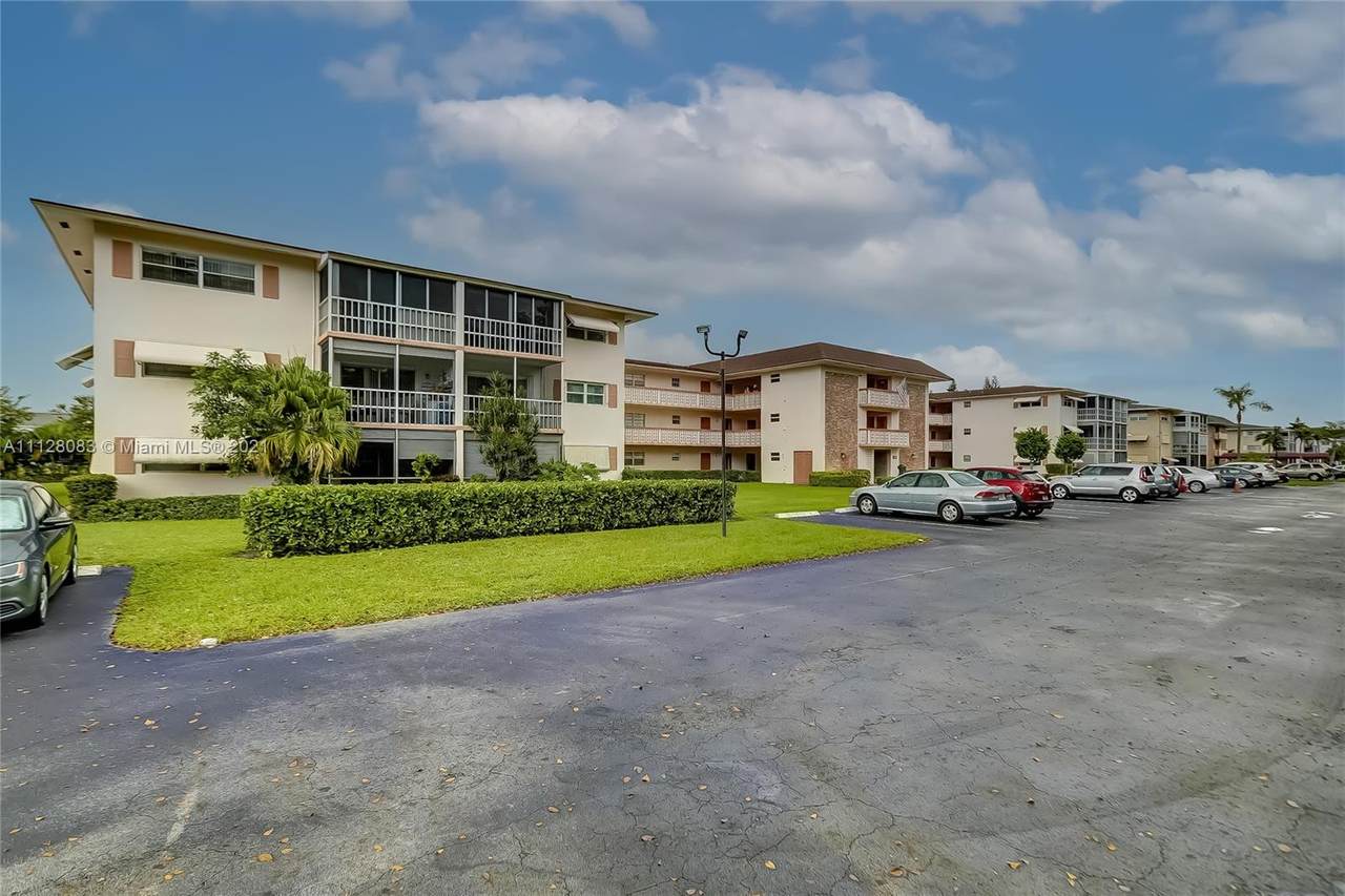 1100 Hillcrest Ct - Photo 1