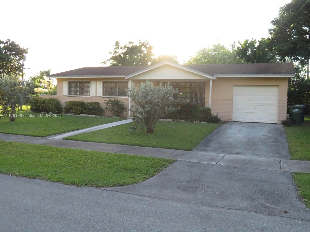 16912 119th Ct - Photo 1