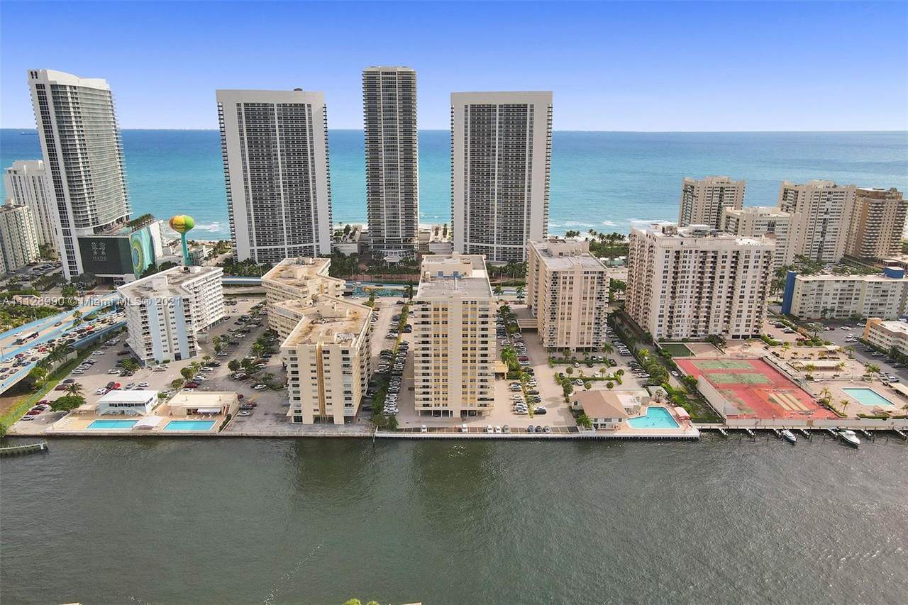 1833 Ocean Dr - Photo 1