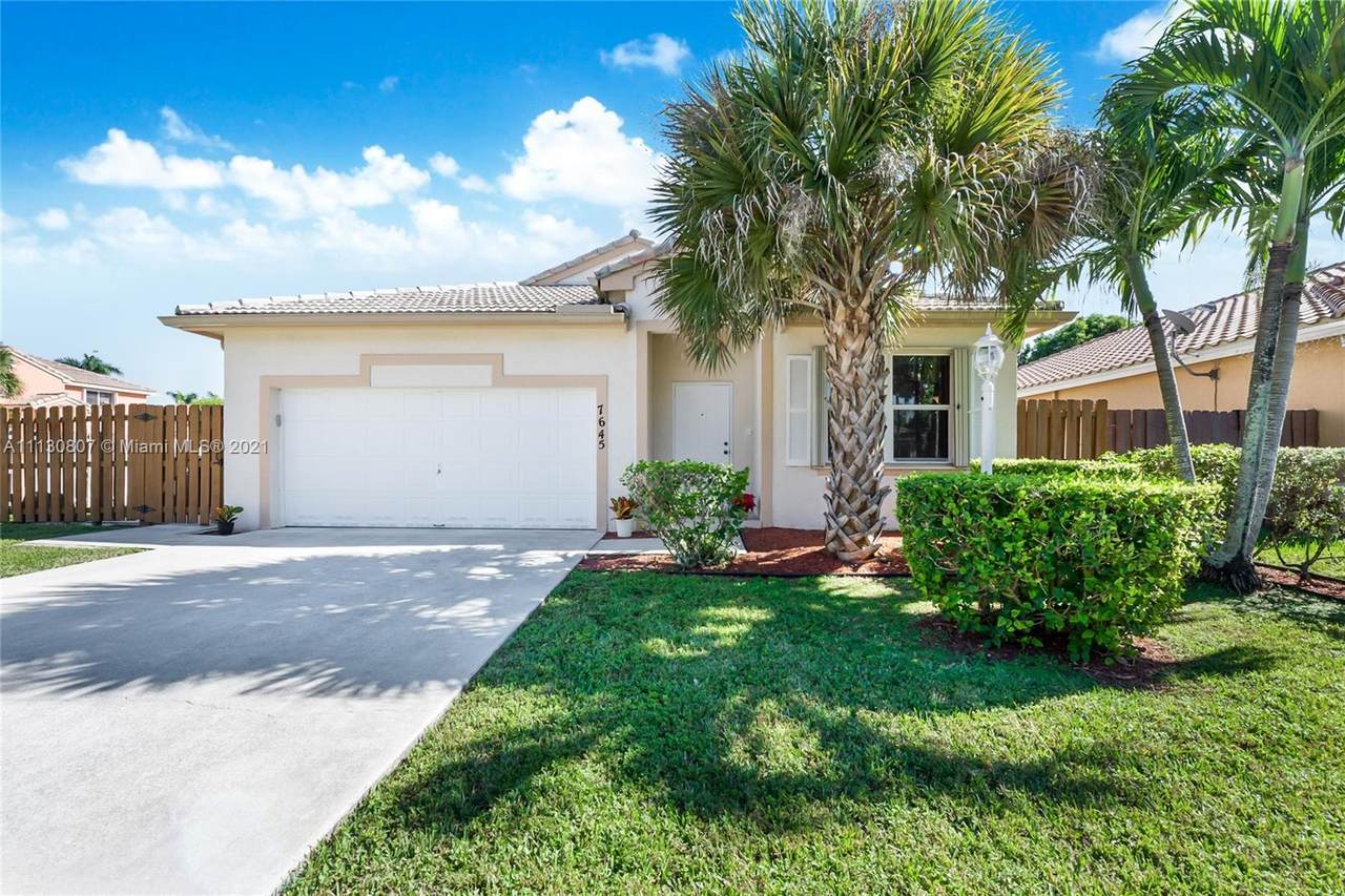 7645 164th Pl - Photo 1
