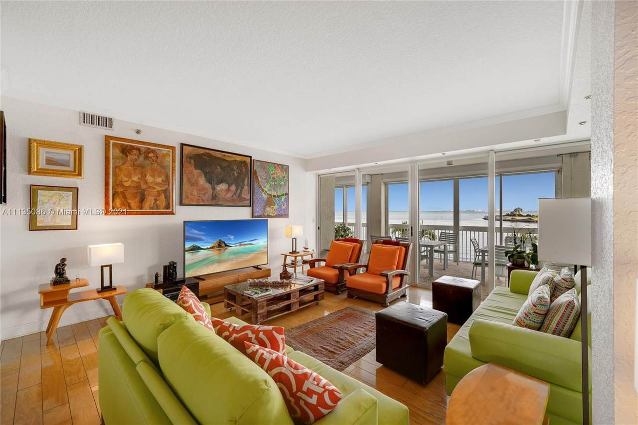 1690 Bayshore Ln - Photo 1