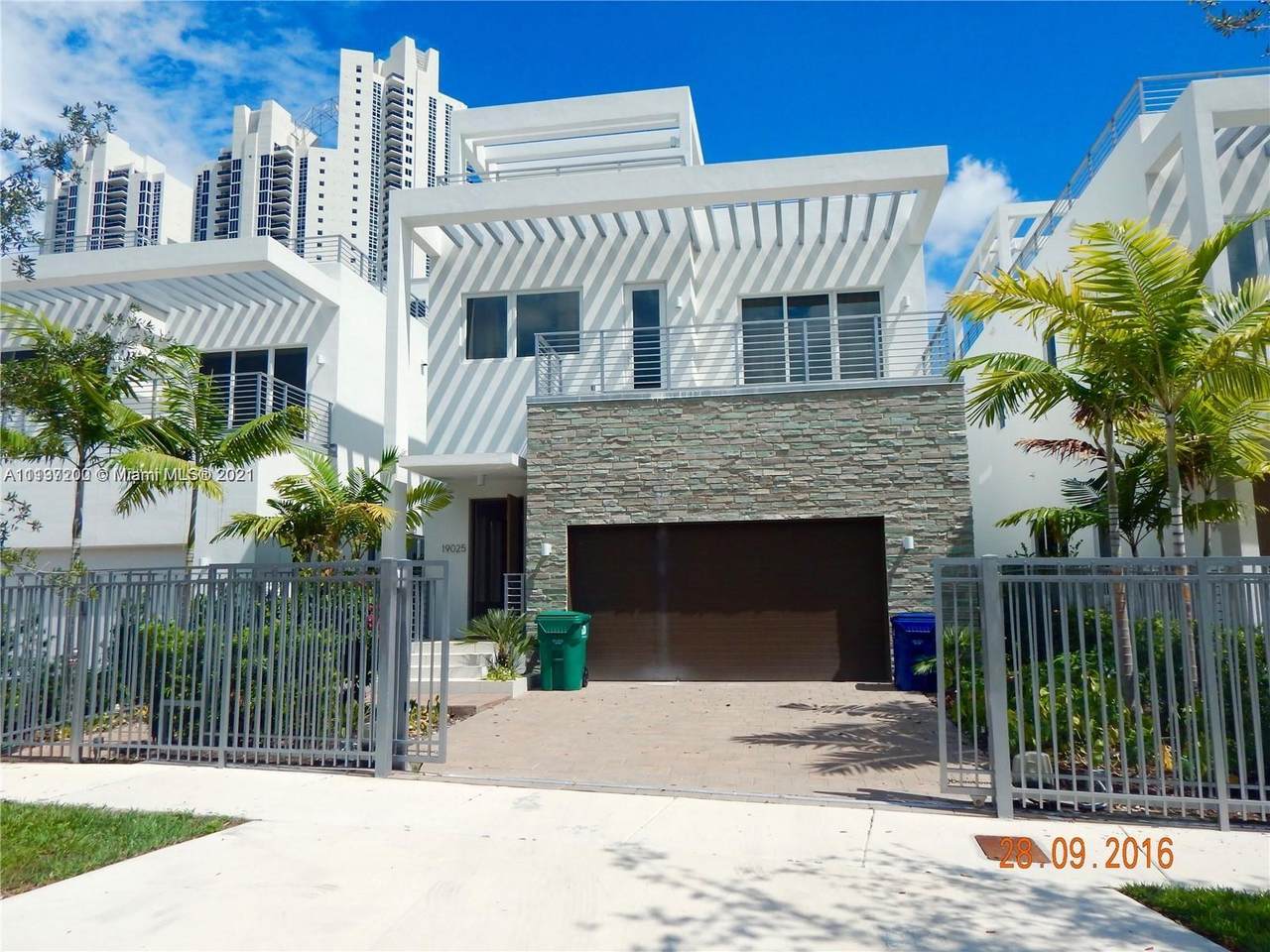 19045 Atlantic Blvd - Photo 1