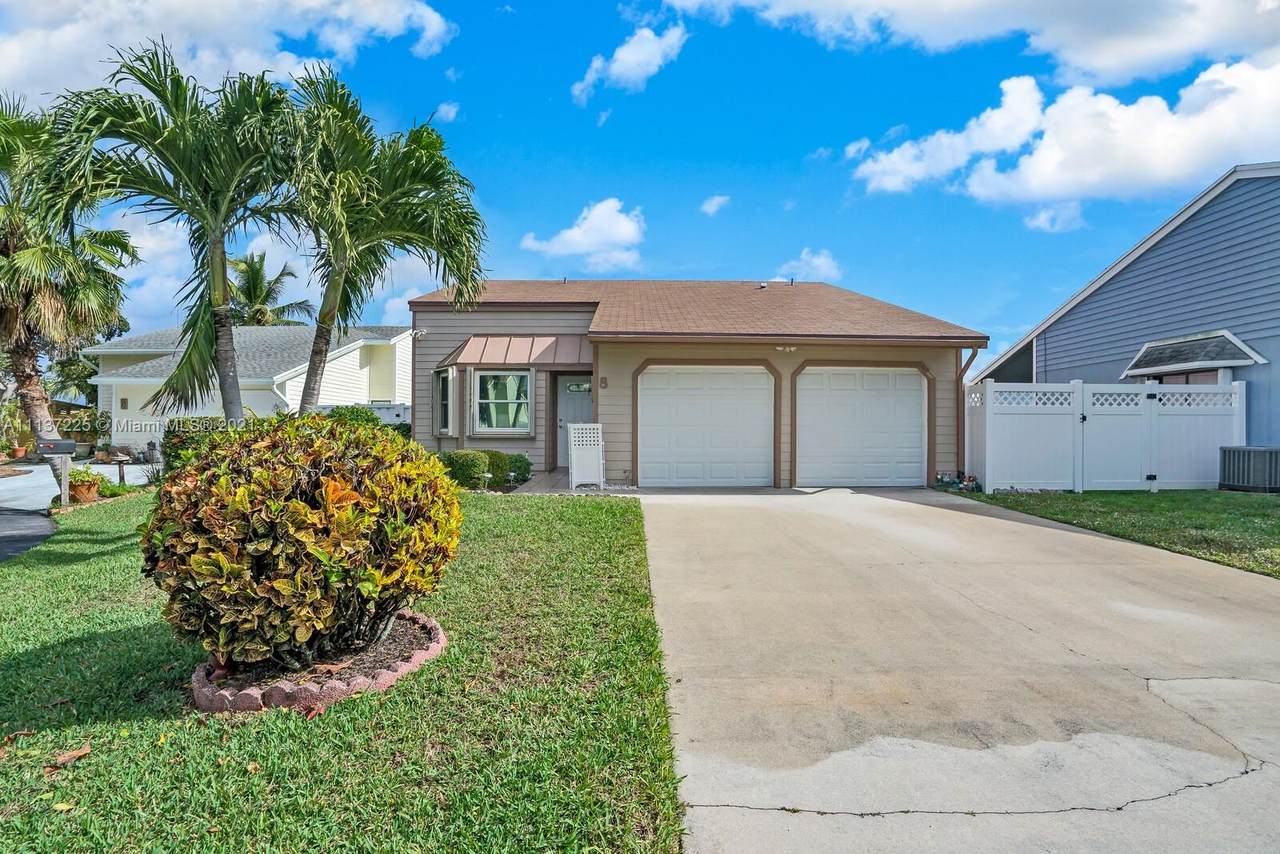 8 Buxton Ln - Photo 1
