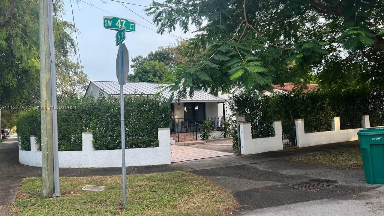 541 47th Ct - Photo 1