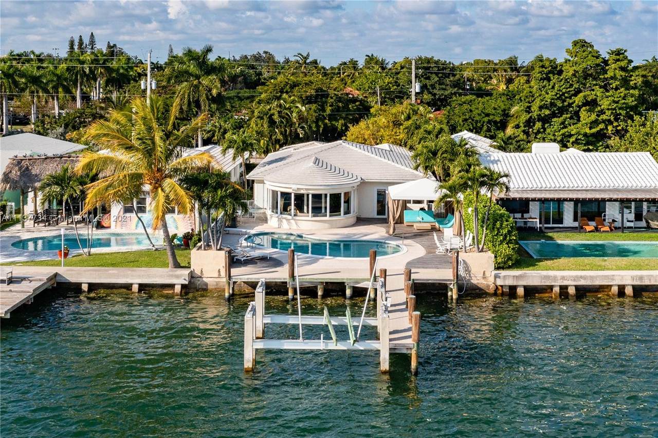 1666 Bay Dr - Photo 1