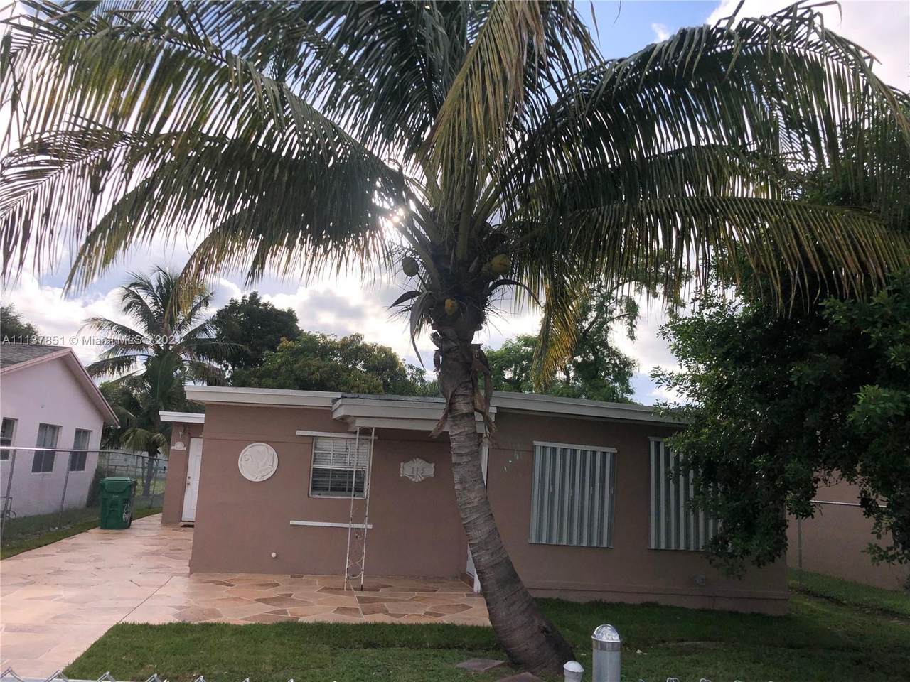 115 28th Ave - Photo 1
