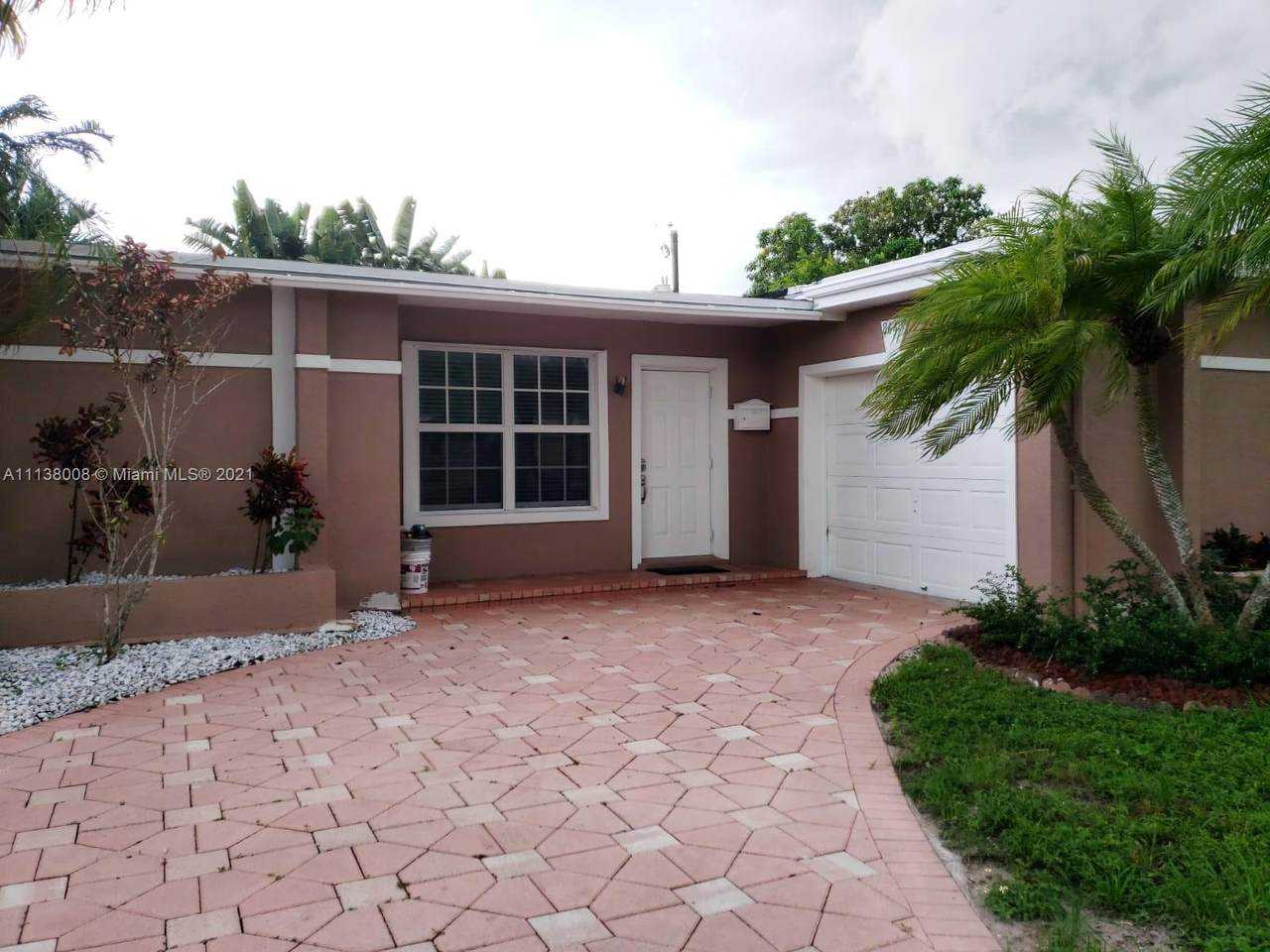 8640 26th Pl - Photo 1