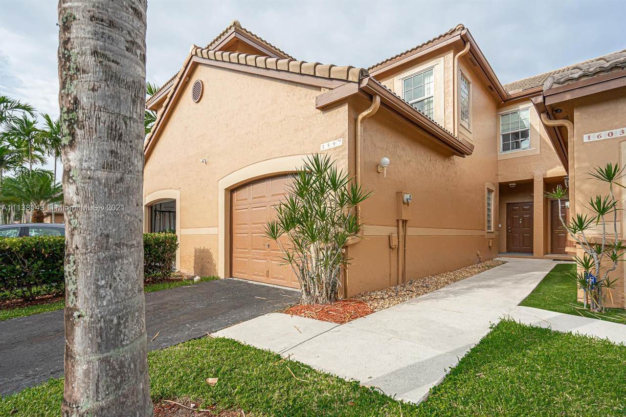 1597 Barcelona Way - Photo 1
