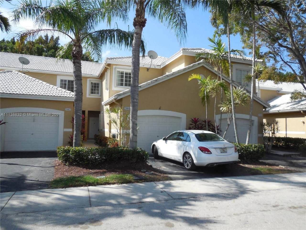 2066 Madeira Dr - Photo 1