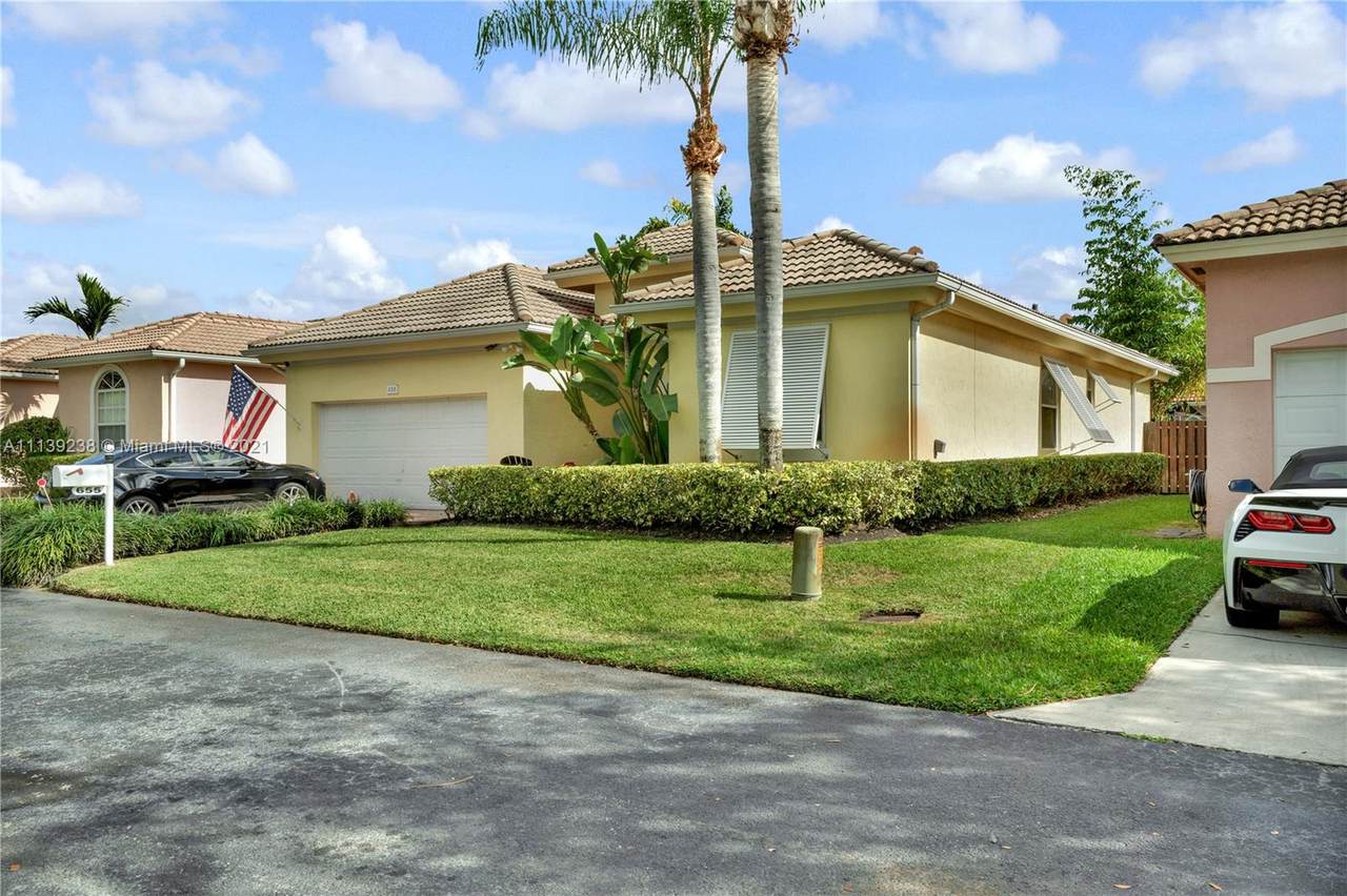 655 28th Ln - Photo 1