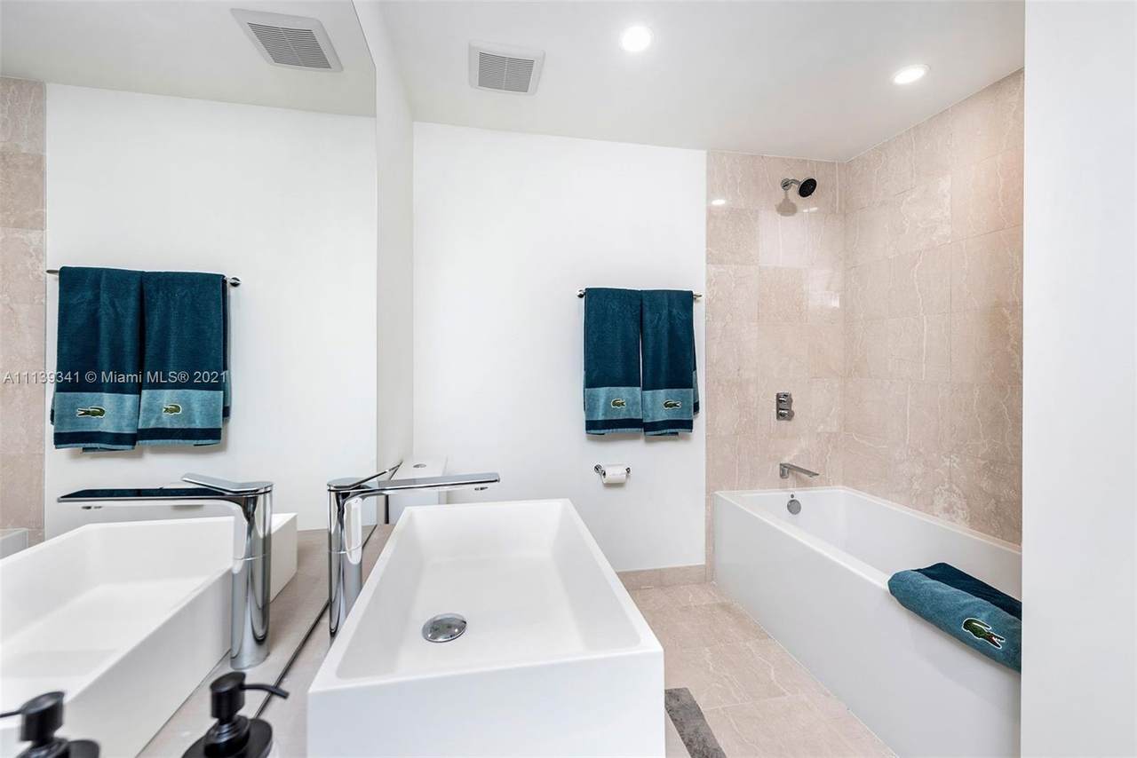 1000 Brickell Plz - Photo 1