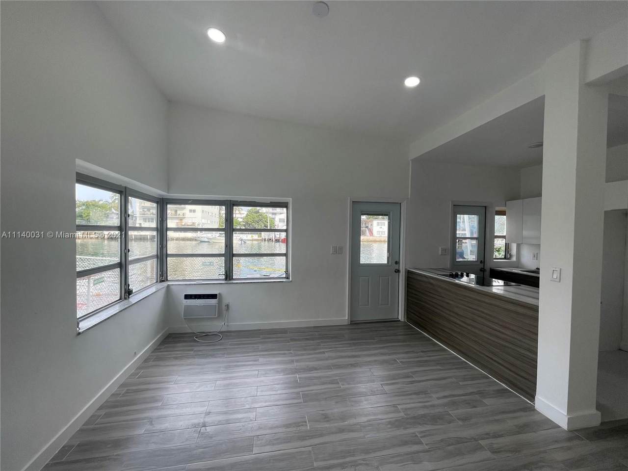 8135 Crespi Blvd - Photo 1