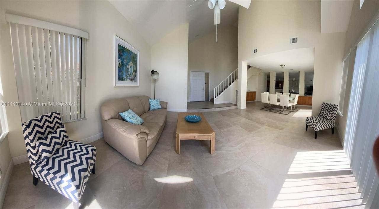 2086 52nd St - Photo 1