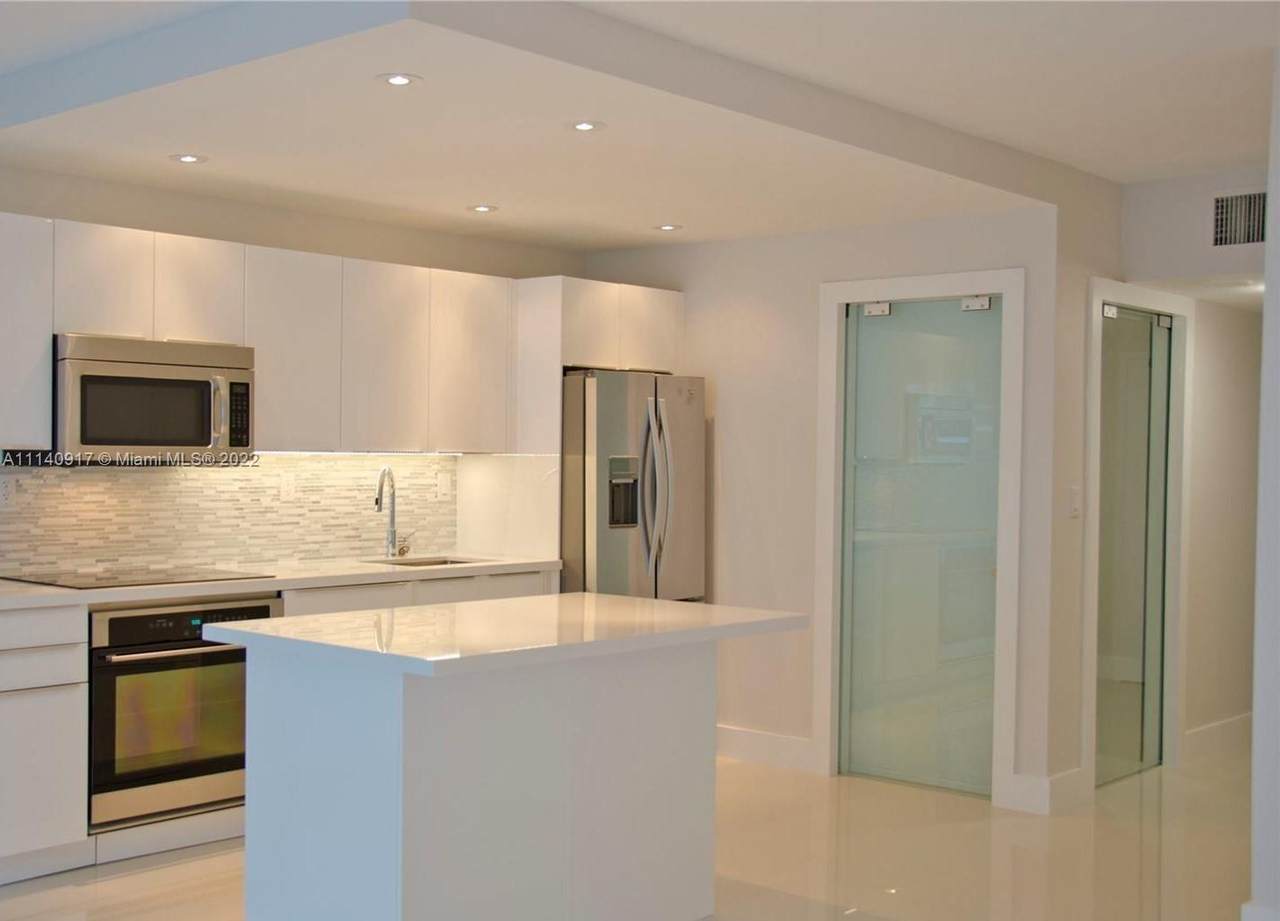 2301 Collins Ave - Photo 1