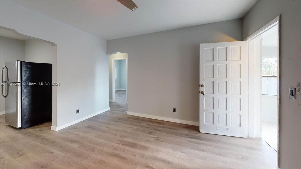 1129 116th St - Photo 1