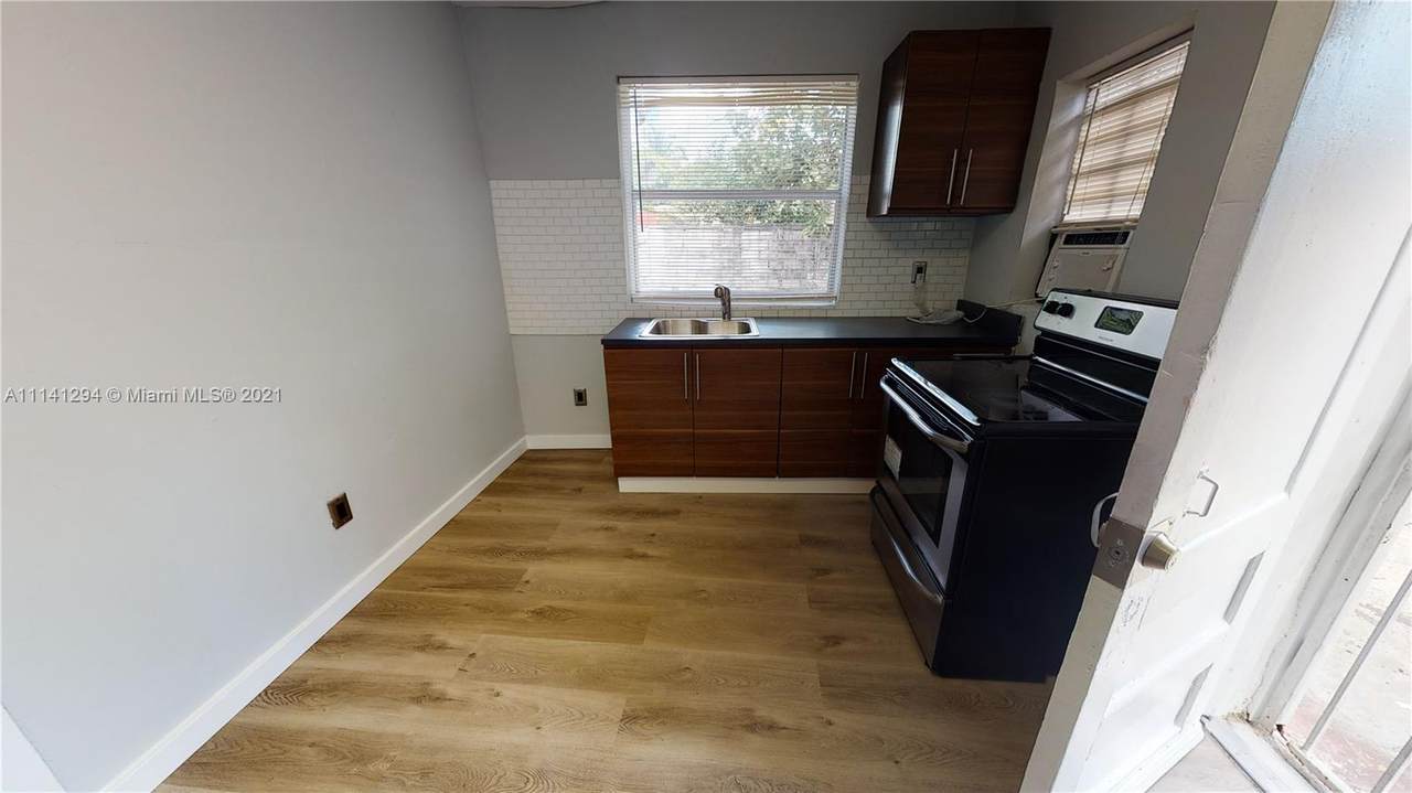 1129 116th St - Photo 1
