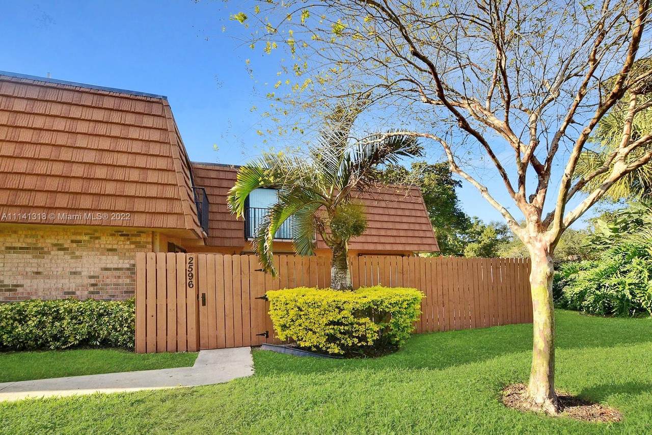 2596 Garden Ct - Photo 1