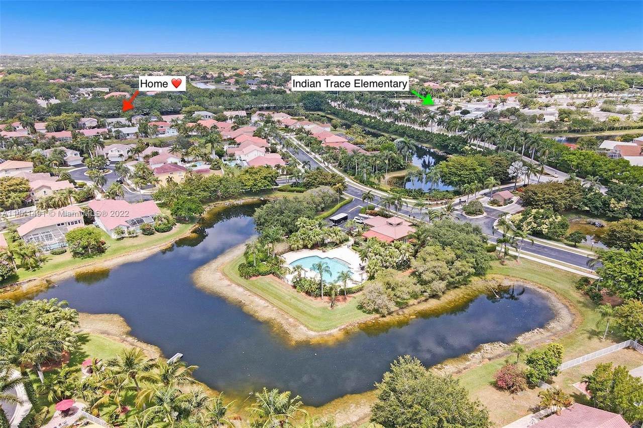 585 Spinnaker - Photo 1
