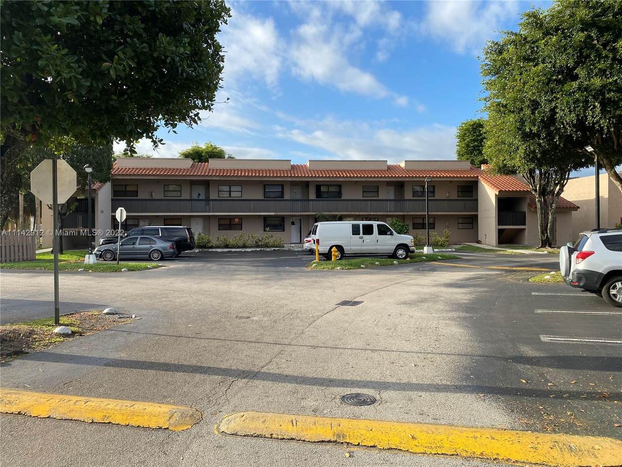 220 Park Dr - Photo 1