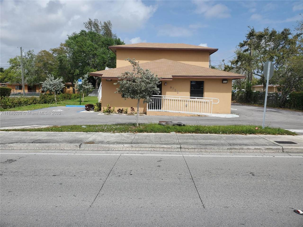 9725 184th St - Photo 1