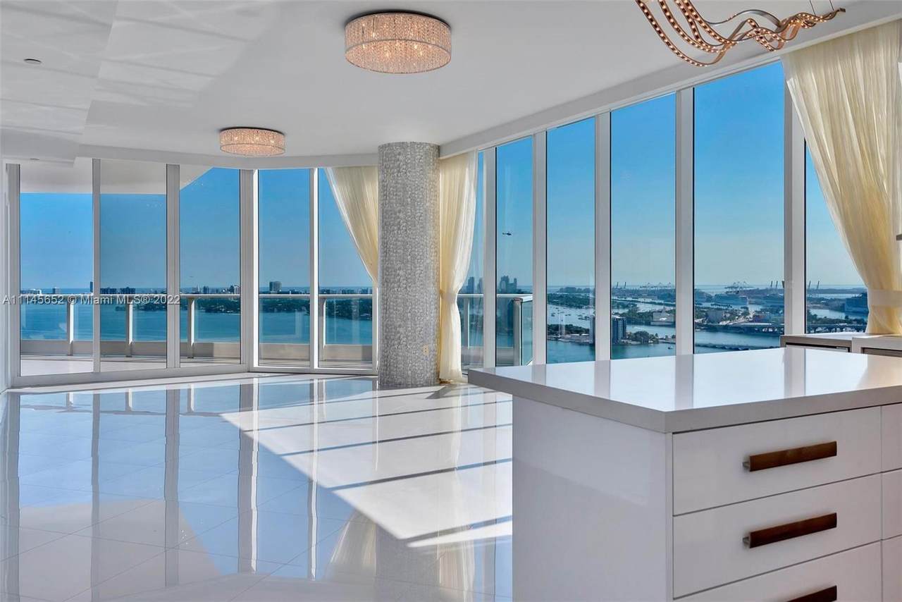 2020 Bayshore Dr - Photo 1