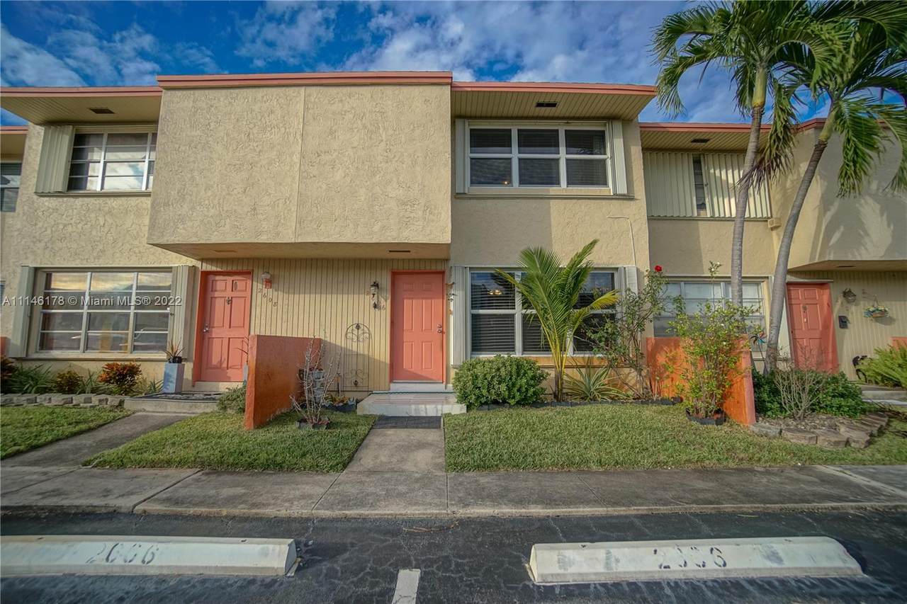 2606 38th Ave - Photo 1
