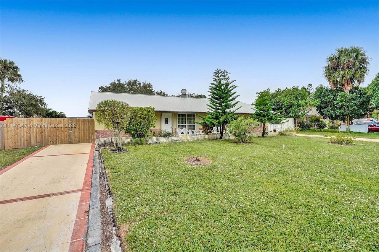 24 Mead Pl - Photo 1