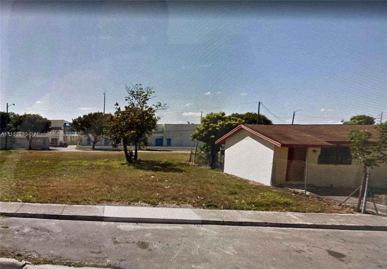 420 6th St - Photo 1
