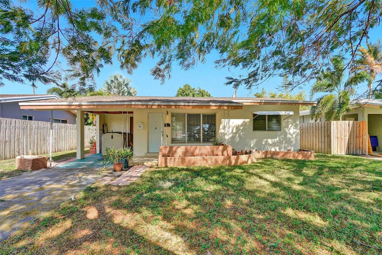 811 17th Ct - Photo 1
