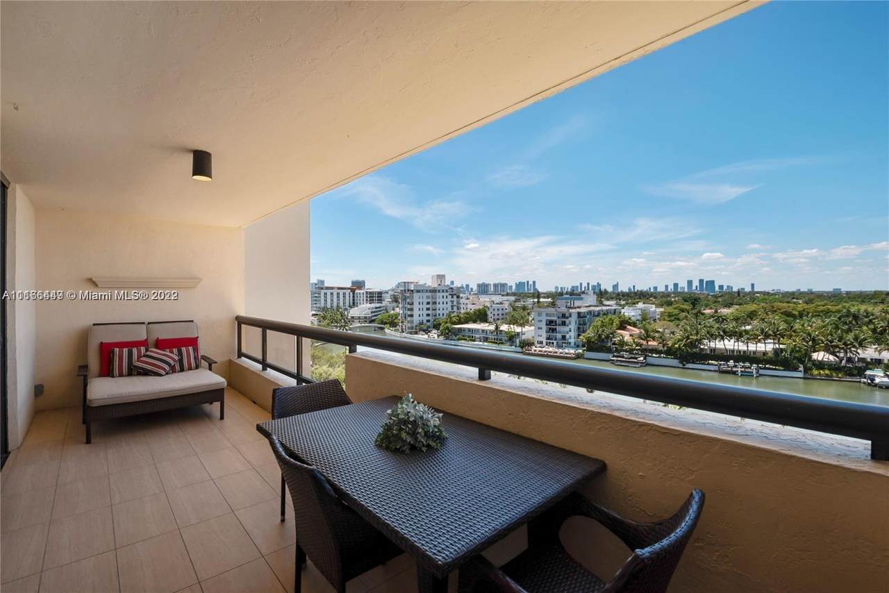 2555 Collins Ave - Photo 1