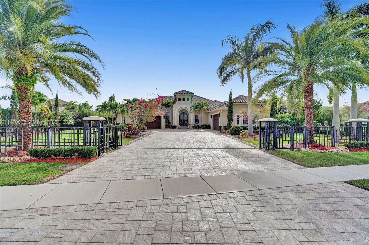 14720 Jockey Cir S - Photo 1