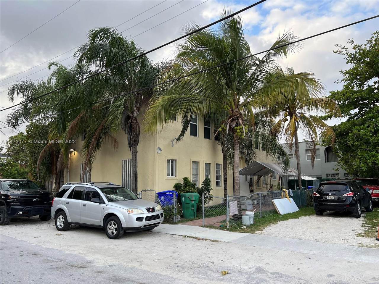 1033 31st St - Photo 1