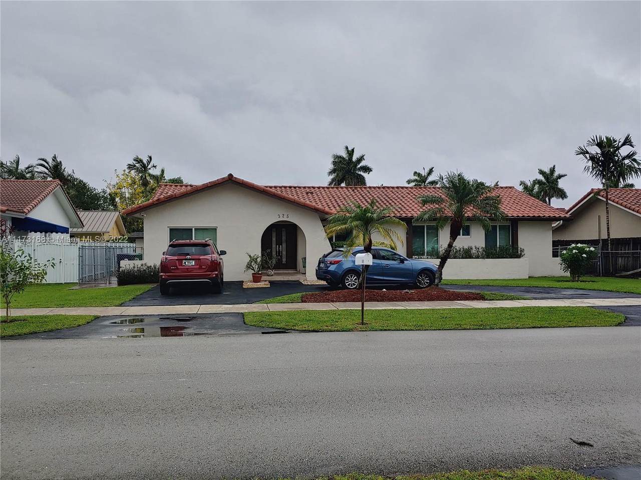 325 133rd Ave - Photo 1