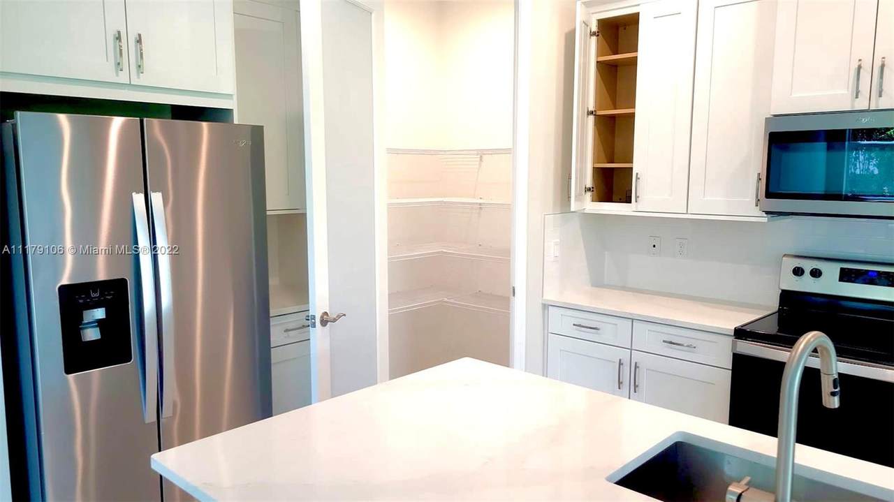 6824 Pointe Of Woods Dr - Photo 1