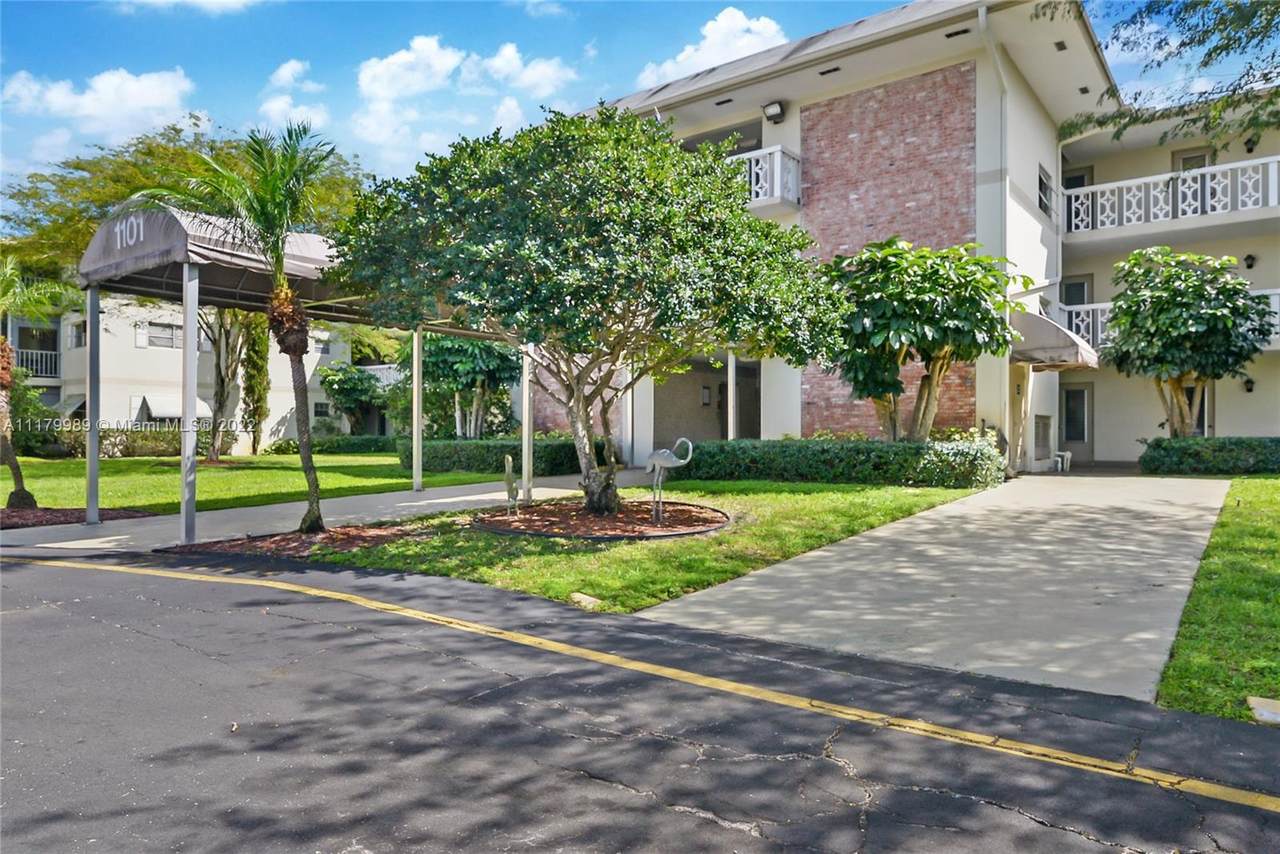 1101 Hillcrest Ct - Photo 1