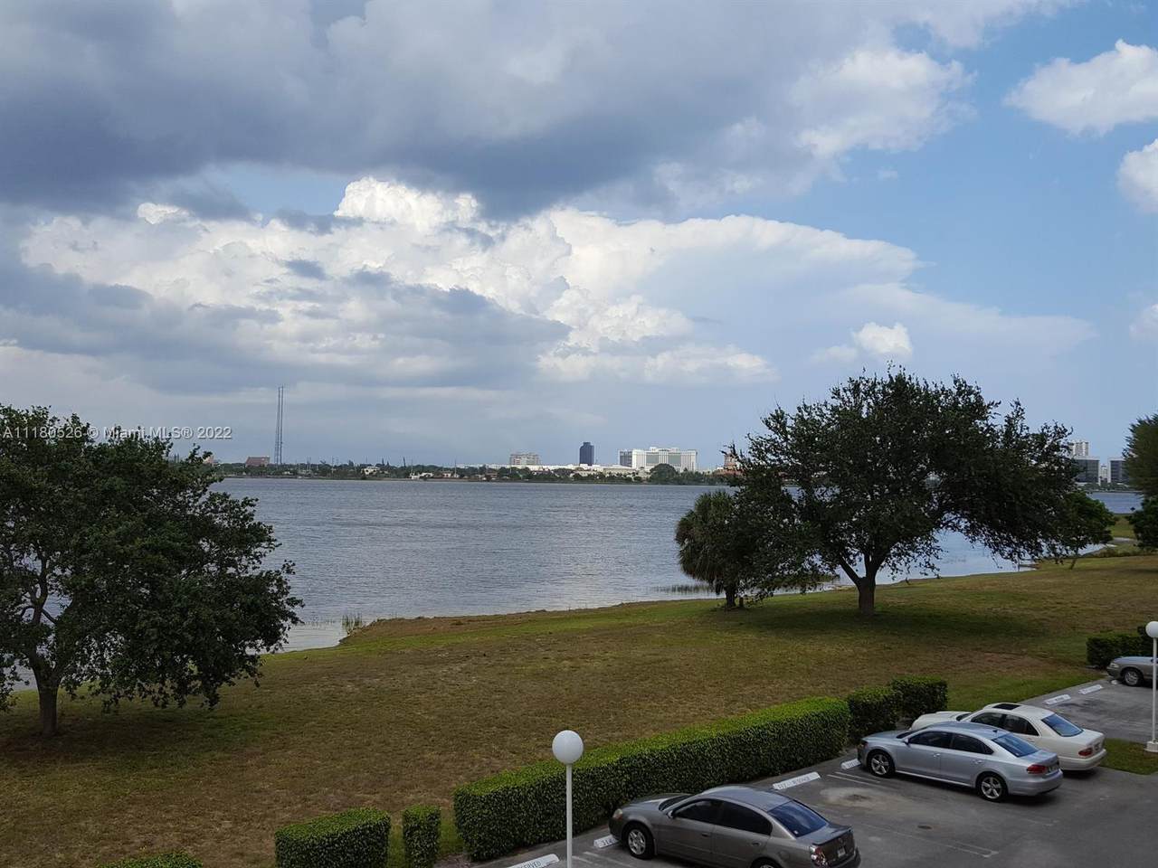 470 Executive Center Dr - Photo 1