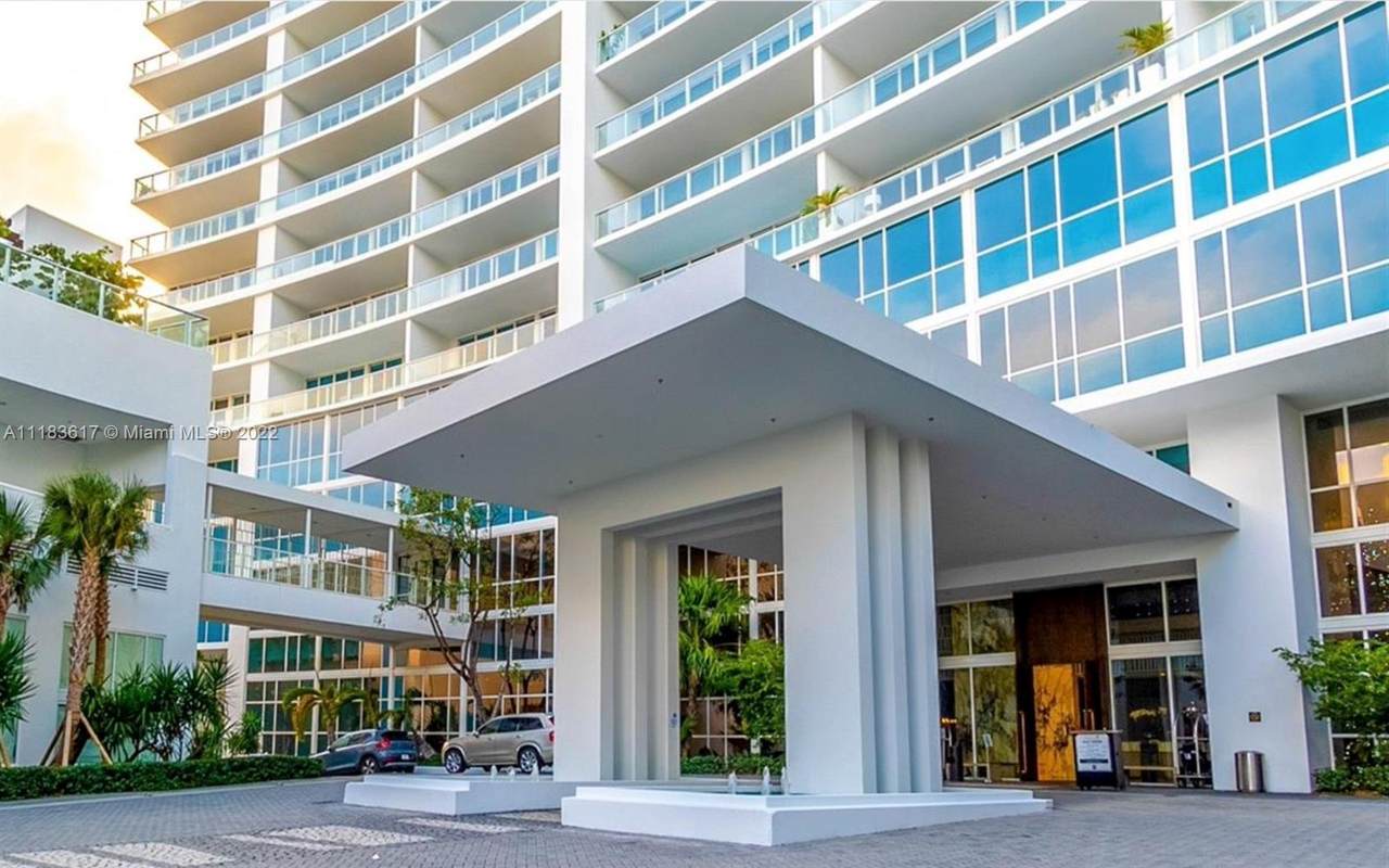 2020 Bayshore Dr - Photo 1