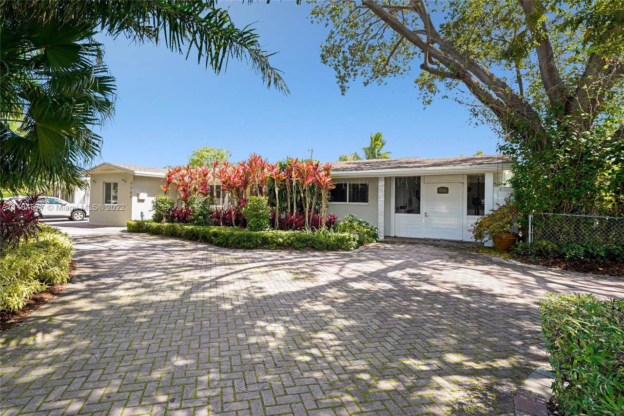 9760 Colonial Dr - Photo 1