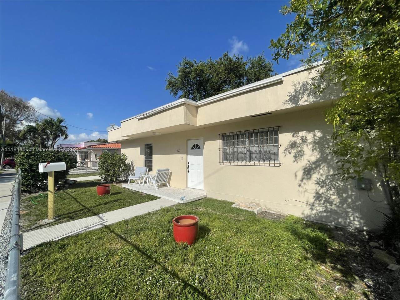 301 25th Ct - Photo 1