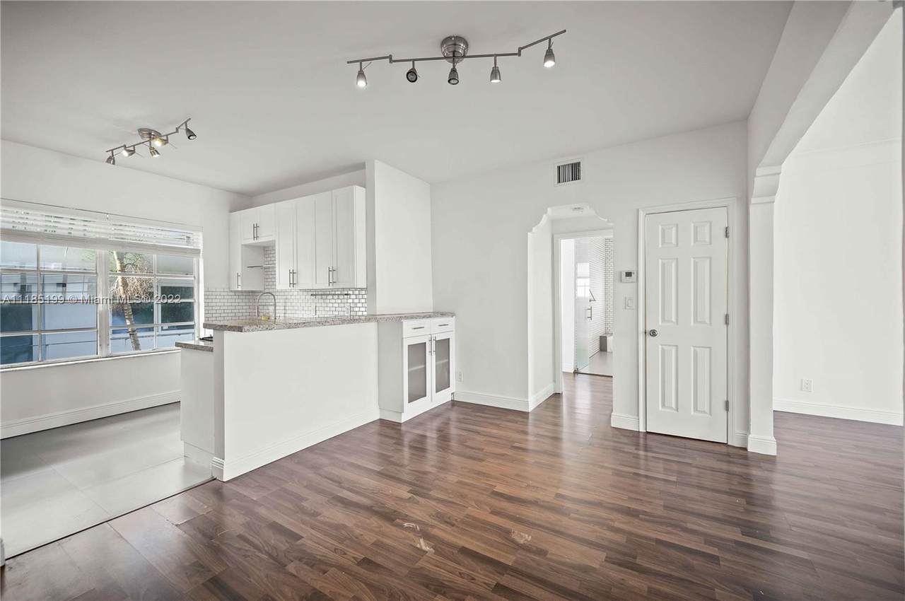 935 9th St - Photo 1