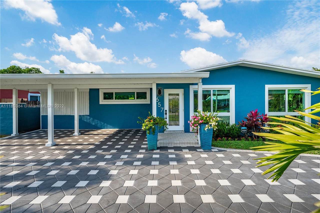 657 30th Ct - Photo 1