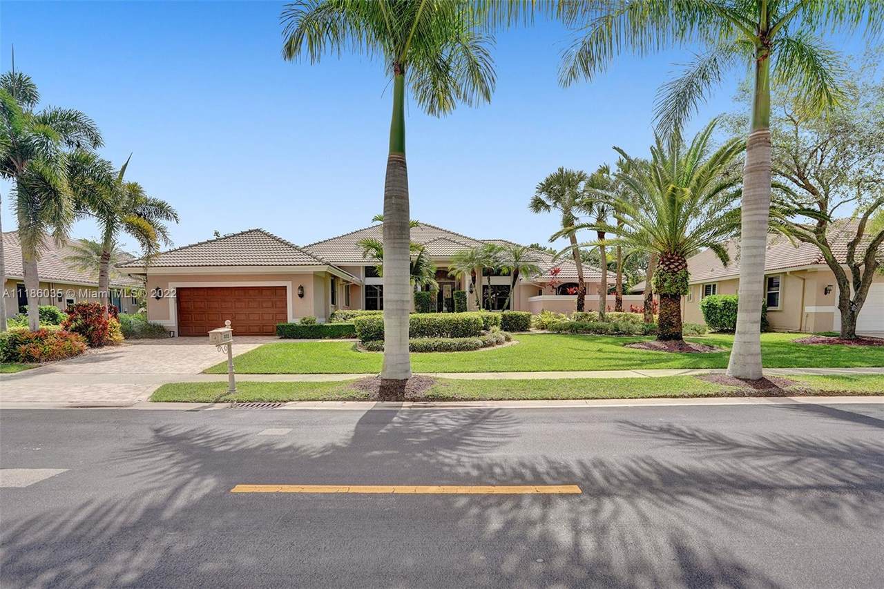 332 Palm Blvd - Photo 1