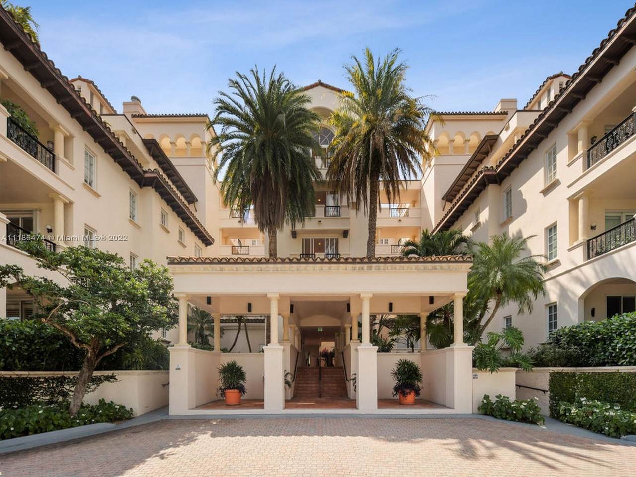 19113 Fisher Island Dr - Photo 1