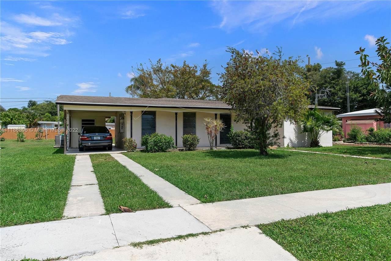 121 Banyan Dr - Photo 1